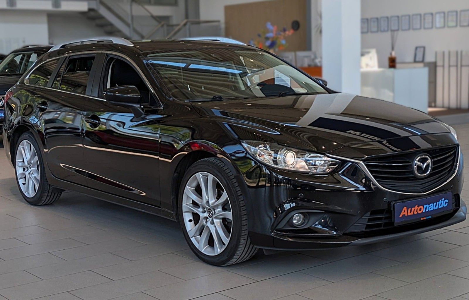 Fahrzeugabbildung Mazda 6 Kombi Center-Line KLIMAAUT SITZHEIZG NAVI 19''