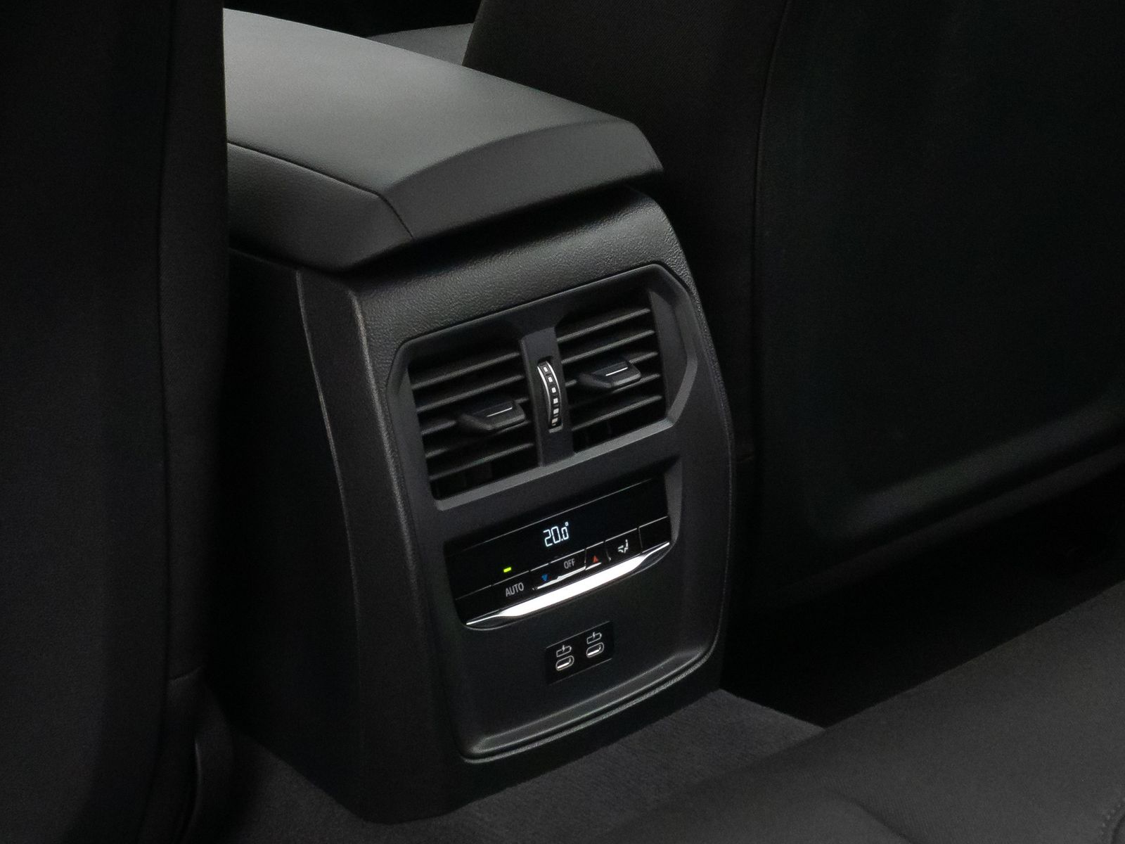 Fahrzeugabbildung BMW 318i Kamera DAB CockPit+ Alarm Geschwindigkeitsr