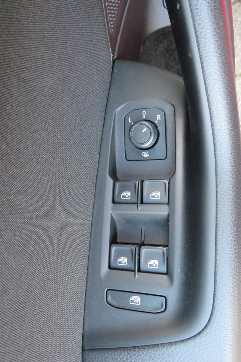 Fahrzeugabbildung Volkswagen Comfortline ACC LED KAMERA AHK NAVI APP-CONNECT