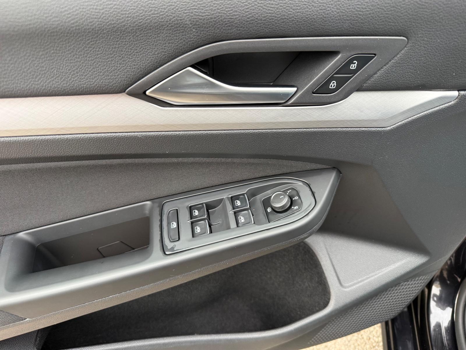 Volkswagen Golf VIII LIM. 1.5 TSI Life/DSG/ACC/NAVI/LED/ALU, миниатюра 16