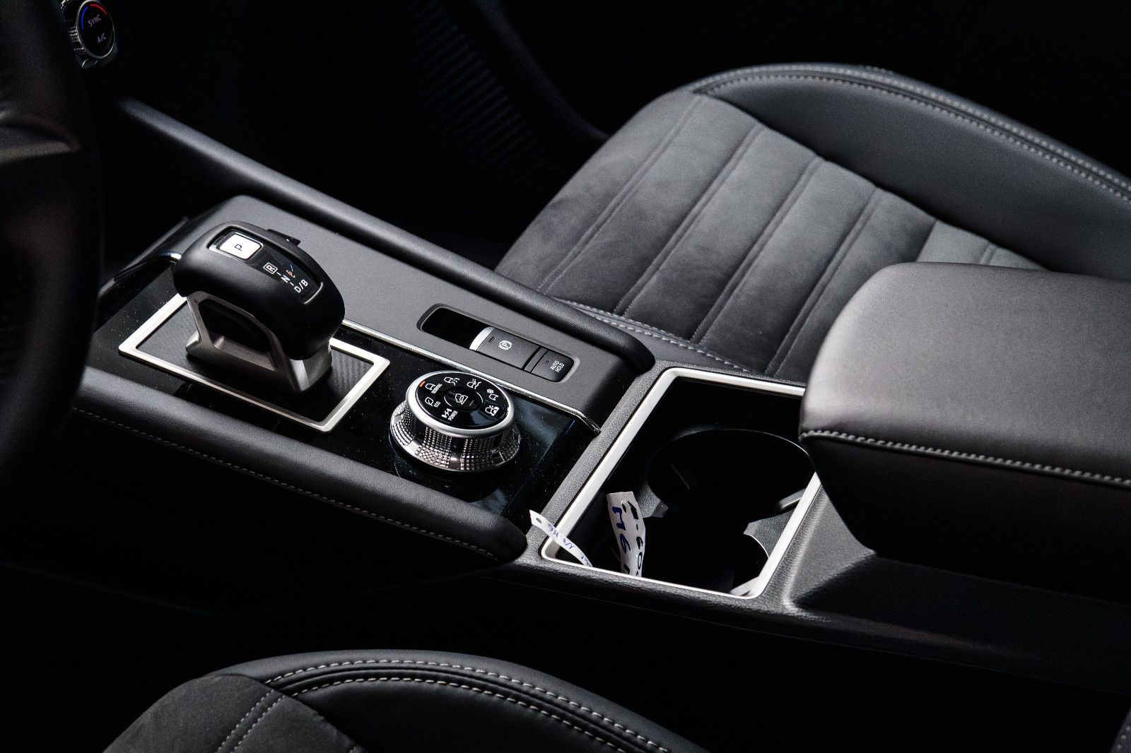 Fahrzeugabbildung Mitsubishi Outlander Intro Edition +4WD+ LED+AHK+Kam+20"