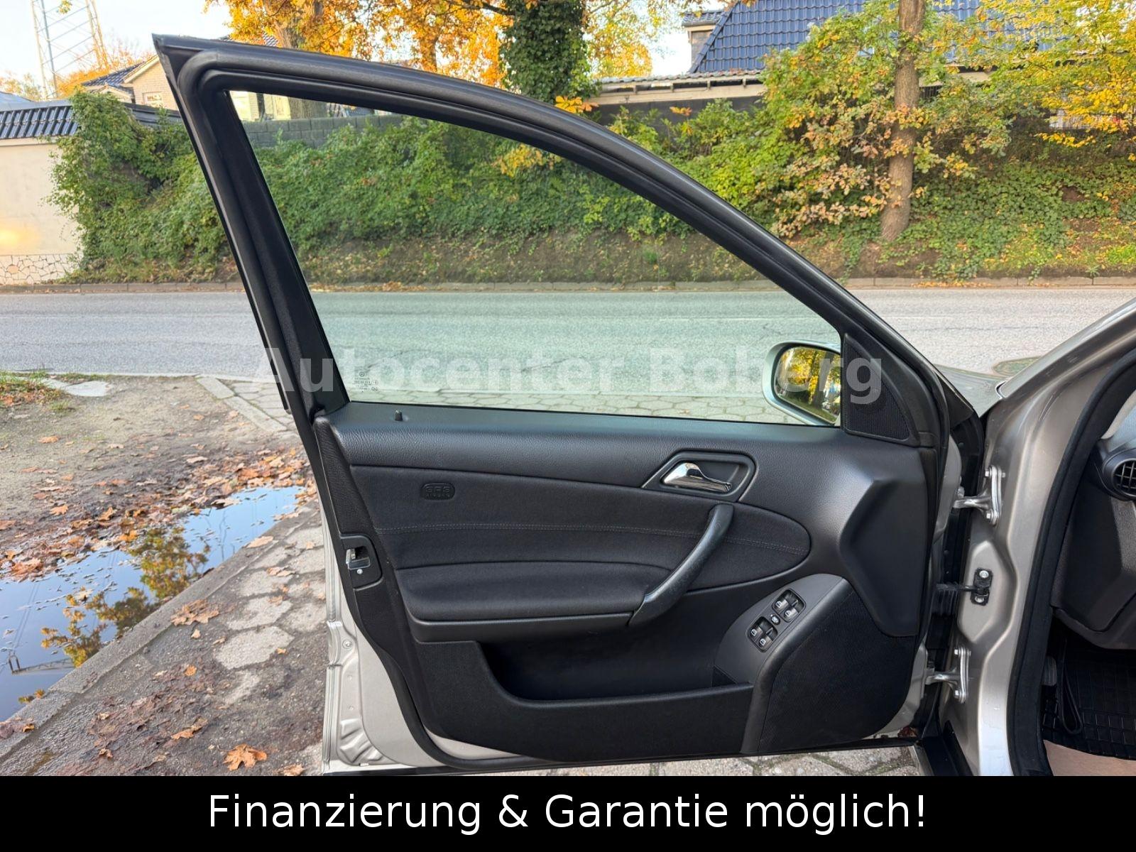 Mercedes-Benz C200 2004 — photo 18