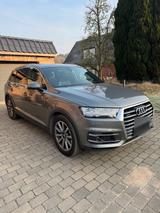 Audi Q7 S-Line gepflegt mit schöner Aussta... - Audi Q7 in Lübeck