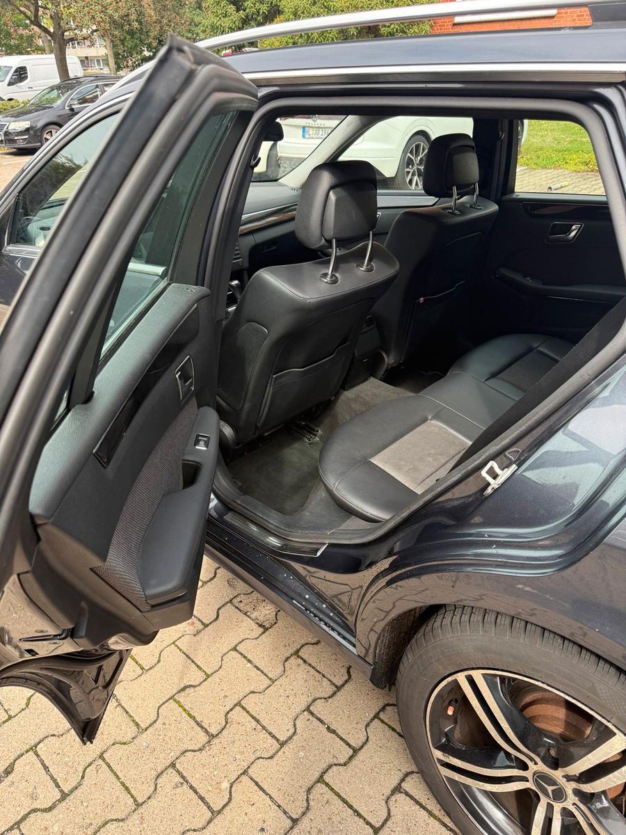 Mercedes-Benz E200 2011 — photo 9