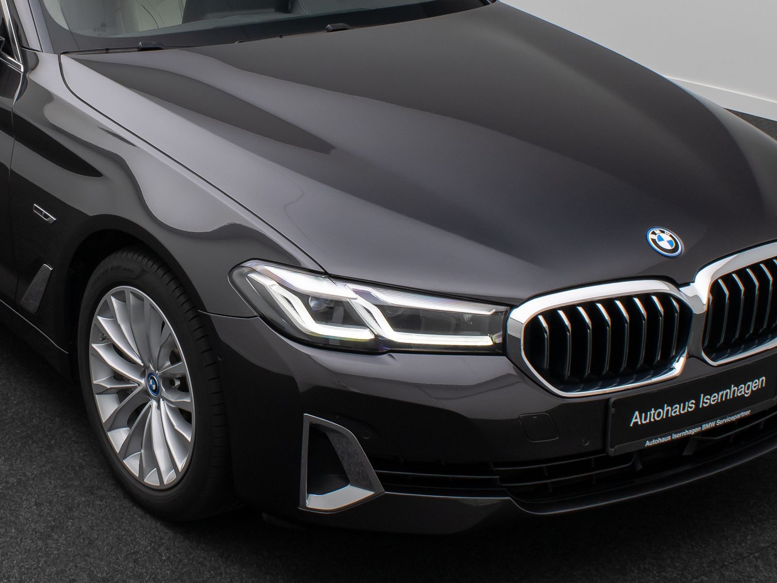 Fahrzeugabbildung BMW 530e Luxury Line DAB H/K 4xKlima Alarm AHK Sport