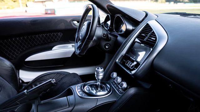 Fahrzeugabbildung Audi R8 4.2 V8/Unikat/30k Investiert/Sammlerfahrzeug
