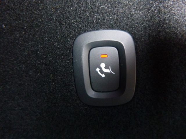 Fahrzeugabbildung Volvo XC60 R Design 2WD >AUT/AHK/LED/KAM/PDC<