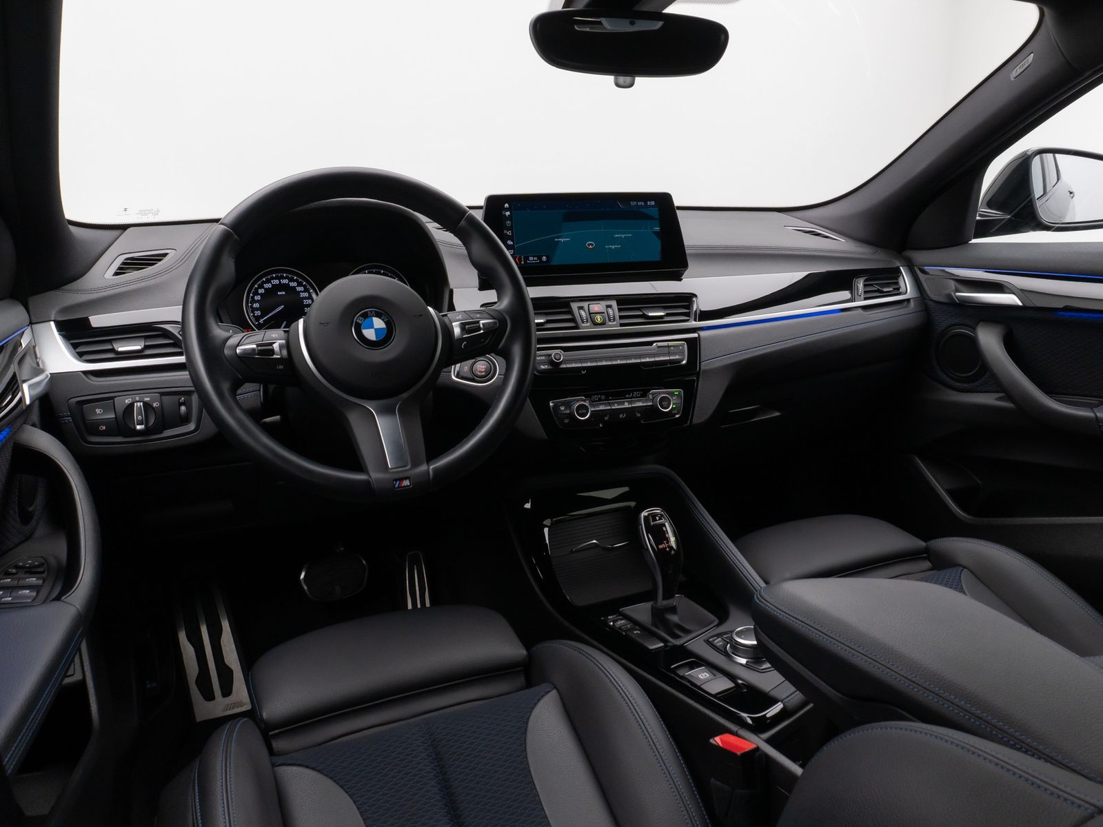 Fahrzeugabbildung BMW X2 sD20i M Sport HUD DAB HiFi Parkassist Komort