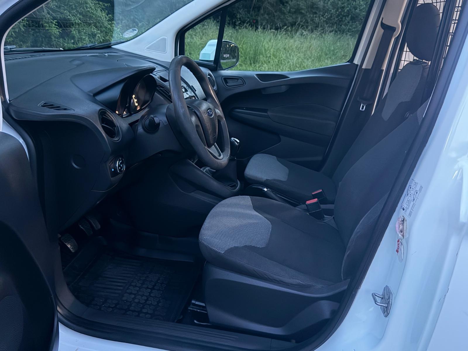 Ford Transit Courier Benziner *Euro6 *USB *El.Fenster