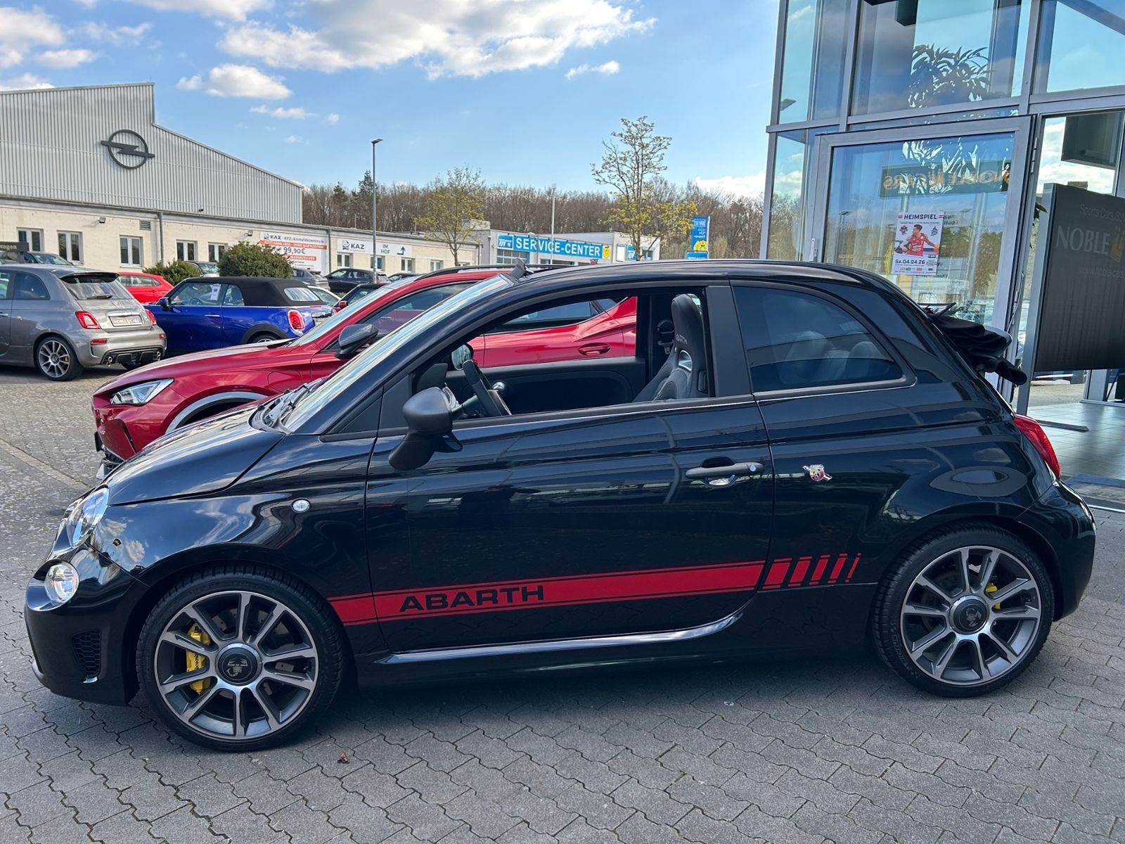Fahrzeugabbildung Abarth 695C Cabrio Aut. LEDER CARPLAY PDC ALU