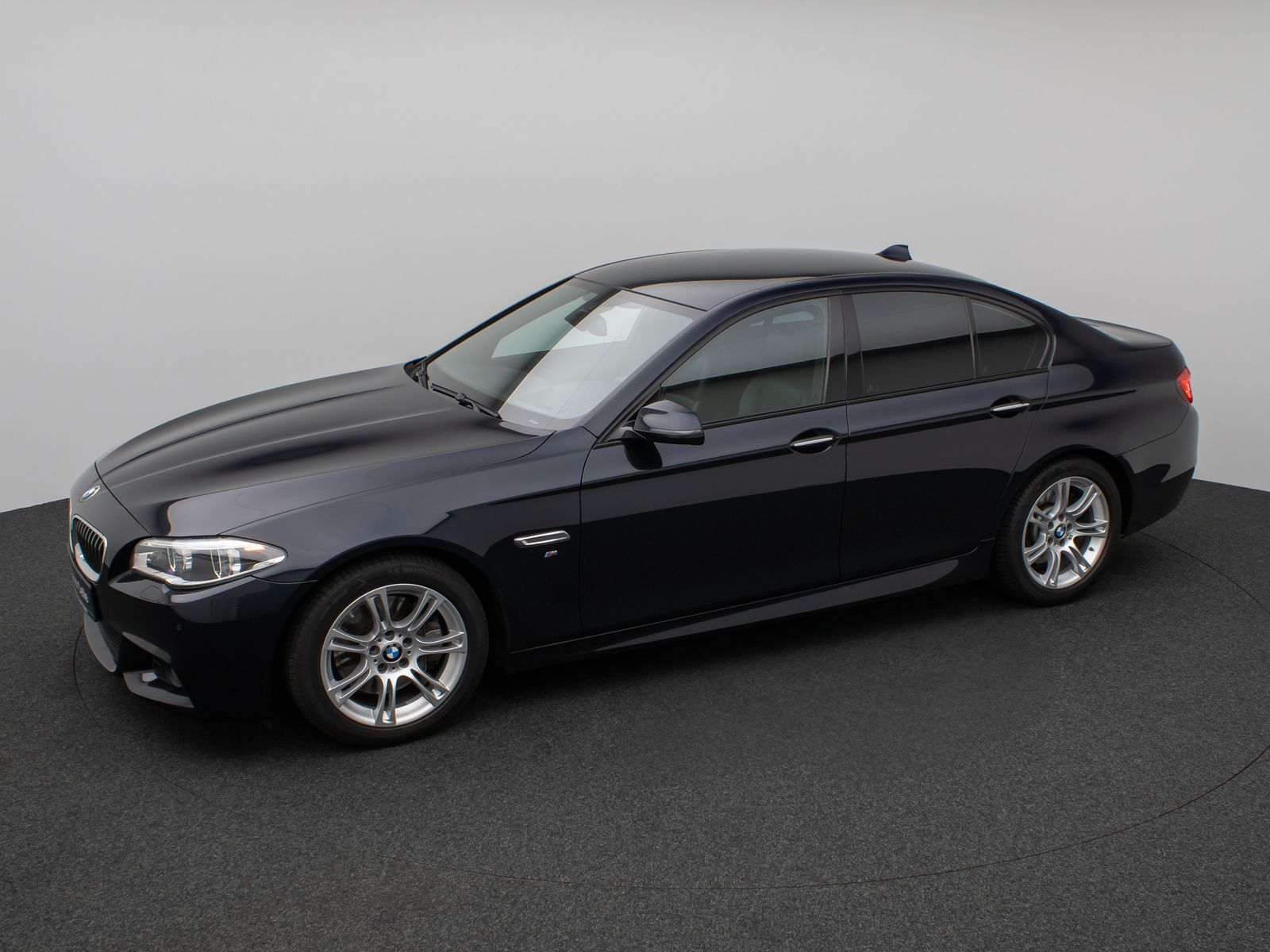 Fahrzeugabbildung BMW 525d M Sport Kamera HUD HiFi DrivingAssist LED