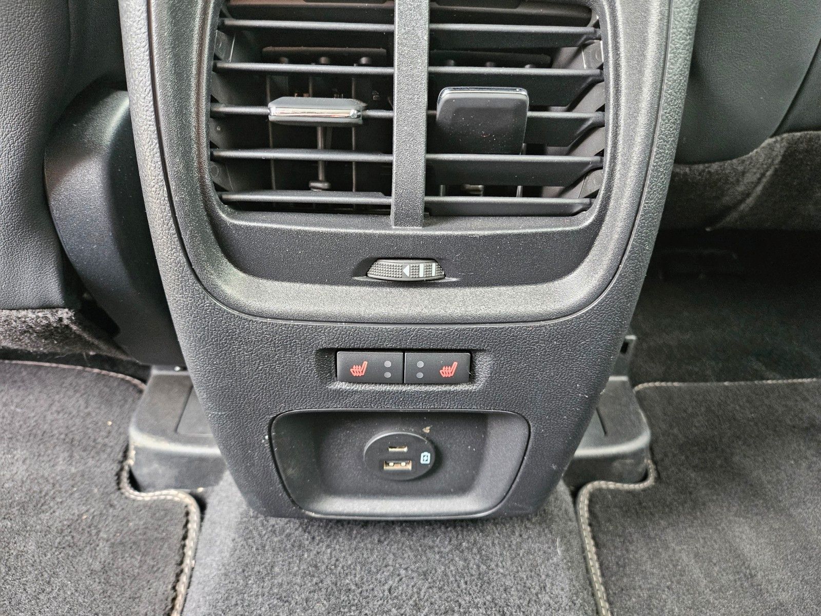 Fahrzeugabbildung Ford Kuga Plug-In Hybrid Vignale