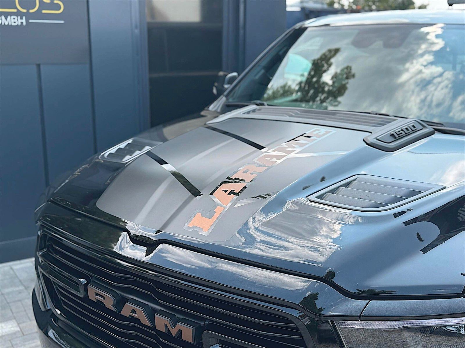 Fahrzeugabbildung Dodge RAM 5.7 V8 HEMI LARAMIE Night 4x4 eTorq Tesla