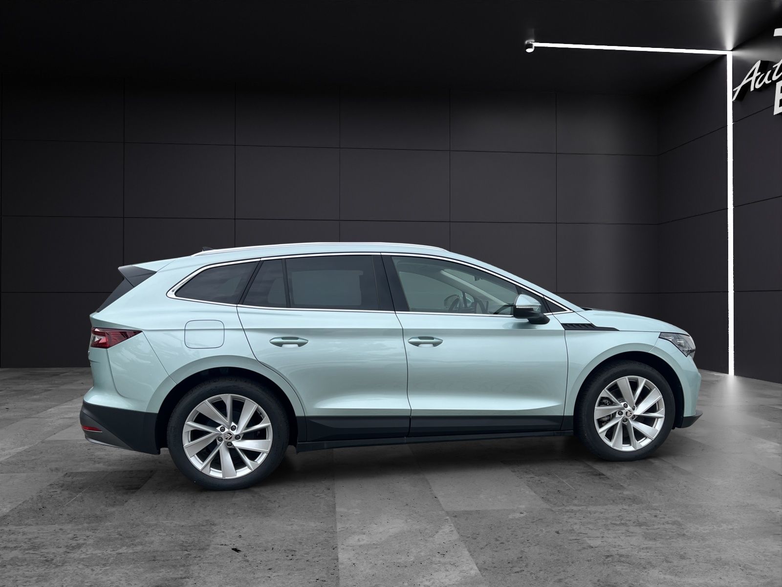 Fahrzeugabbildung SKODA Enyaq 60 Lodge Matrix Navi Wäpu ACC RFK SH 20"