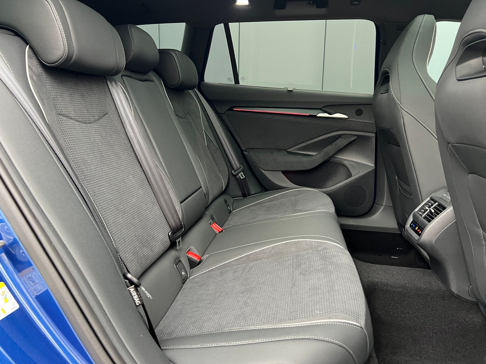 Fahrzeugabbildung SKODA Superb Combi  Sportline 2.0 TDI 4x4 DSG *AHK, Na