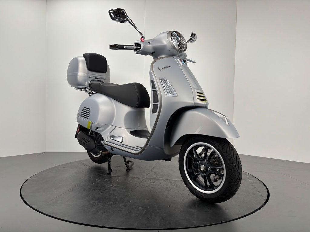 Fahrzeugabbildung Vespa GTS 125 SUPER TECH *NEUWERTIG *TOPCASE