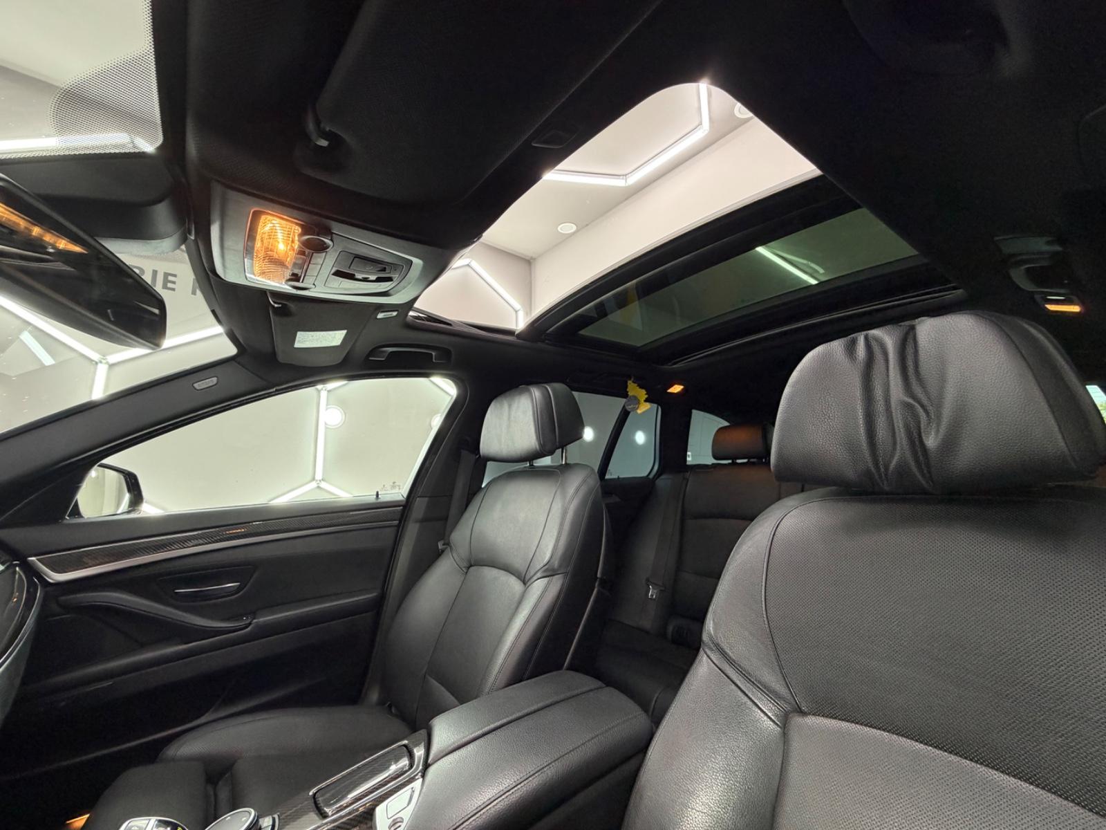 BMW M550 D 3.0 381ch XDRIVE BVA Pack M Toit pano Sièges chauffants cuir Historique présent - 2EME MAIN