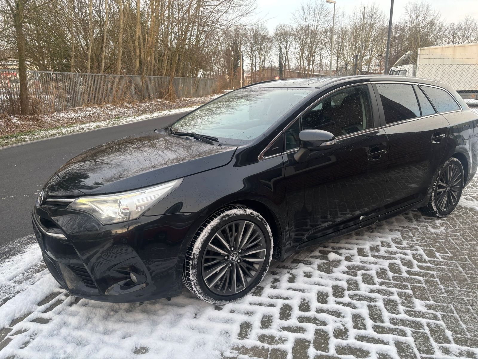 TOYOTA Avensis