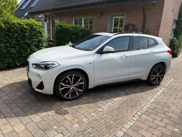 BMW X2 xDrive20d M Paket, Panoramadach, AHK 