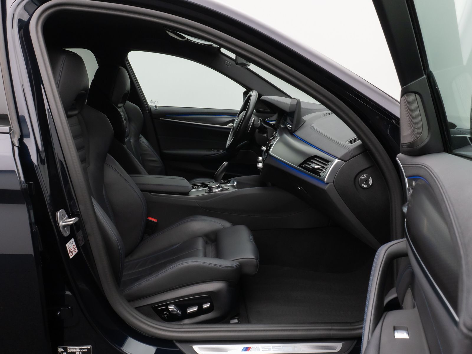 Fahrzeugabbildung BMW M550i xD Kamera Laser HUD DAB H/K 4xKlima Komfor