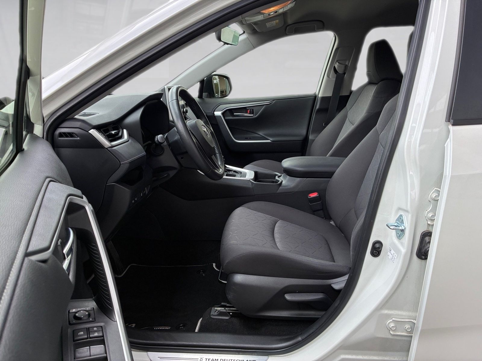 Fahrzeugabbildung Toyota RAV4 2.5 D Team D LED RFKAMERA AHK(Abnehmbar)