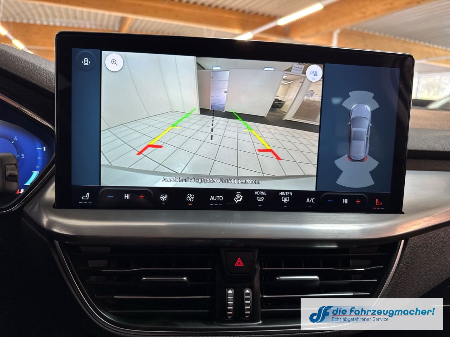 Fahrzeugabbildung Ford Focus Turnier Titanium X Navi Digitales Cockpit