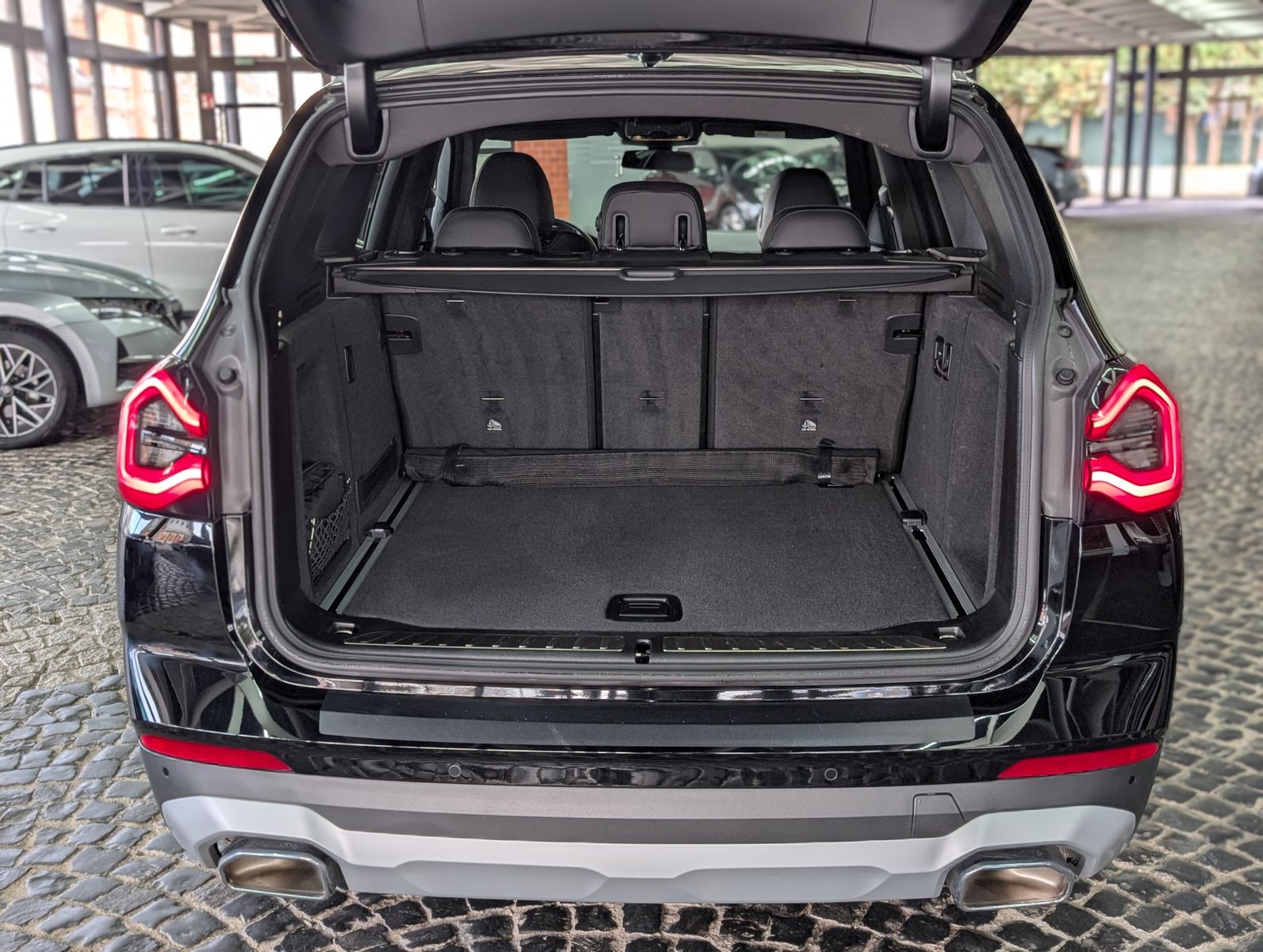 Fahrzeugabbildung BMW X3 xDrive 20d AHK LEDER StHz ACC LED KAM HIFI