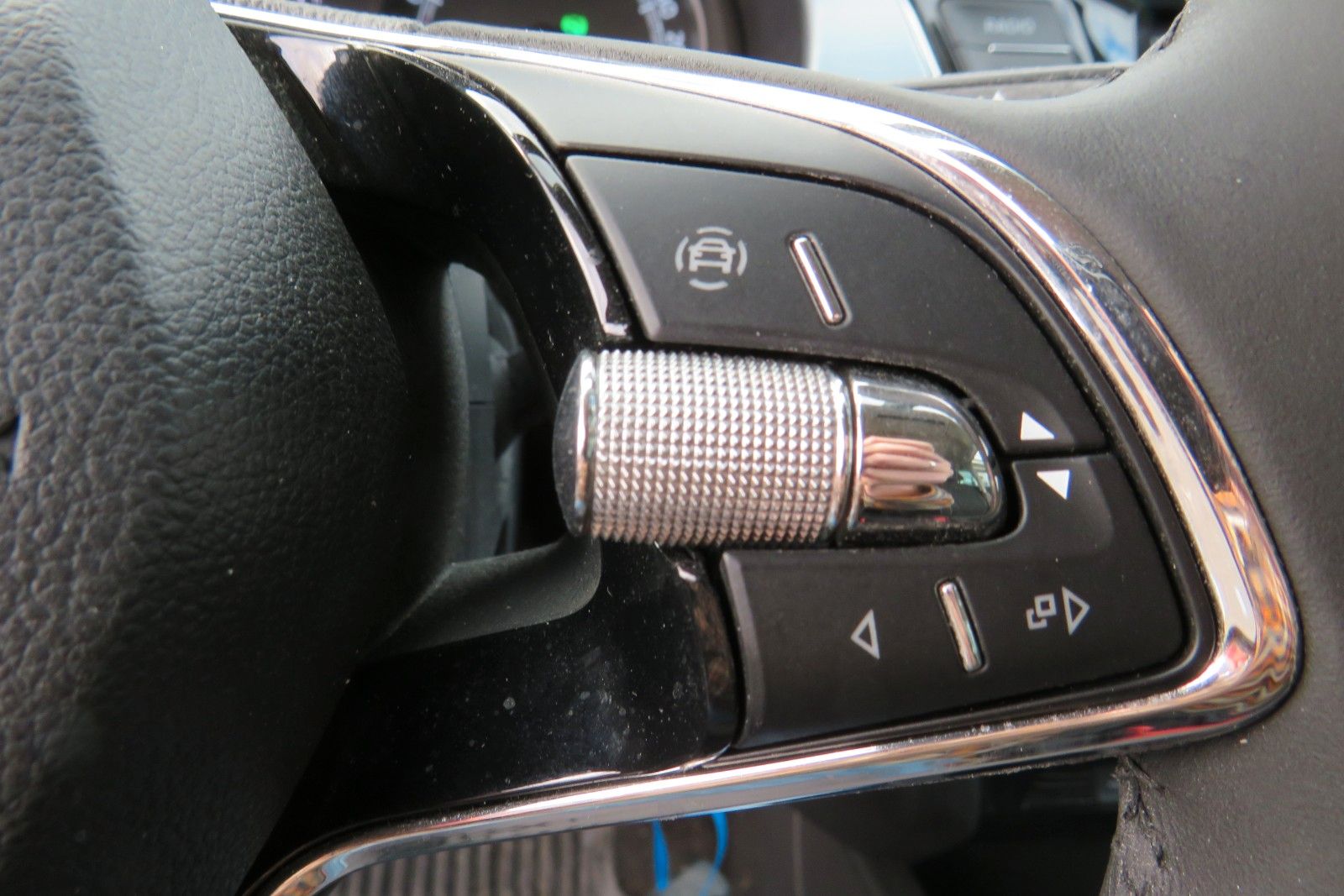 Fahrzeugabbildung SKODA Fabia Ambition DSG PDC NAVI SITZH APP 8-FACH 1.H