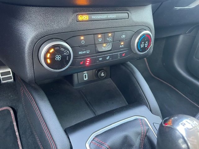 Fahrzeugabbildung Ford Focus ST-Line totWinkAss Kamera LED SpurhalteAss
