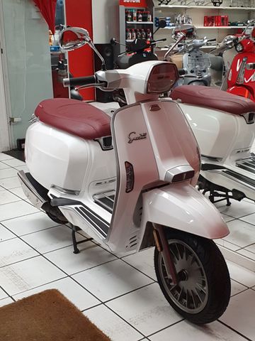 Lambretta V125 Special