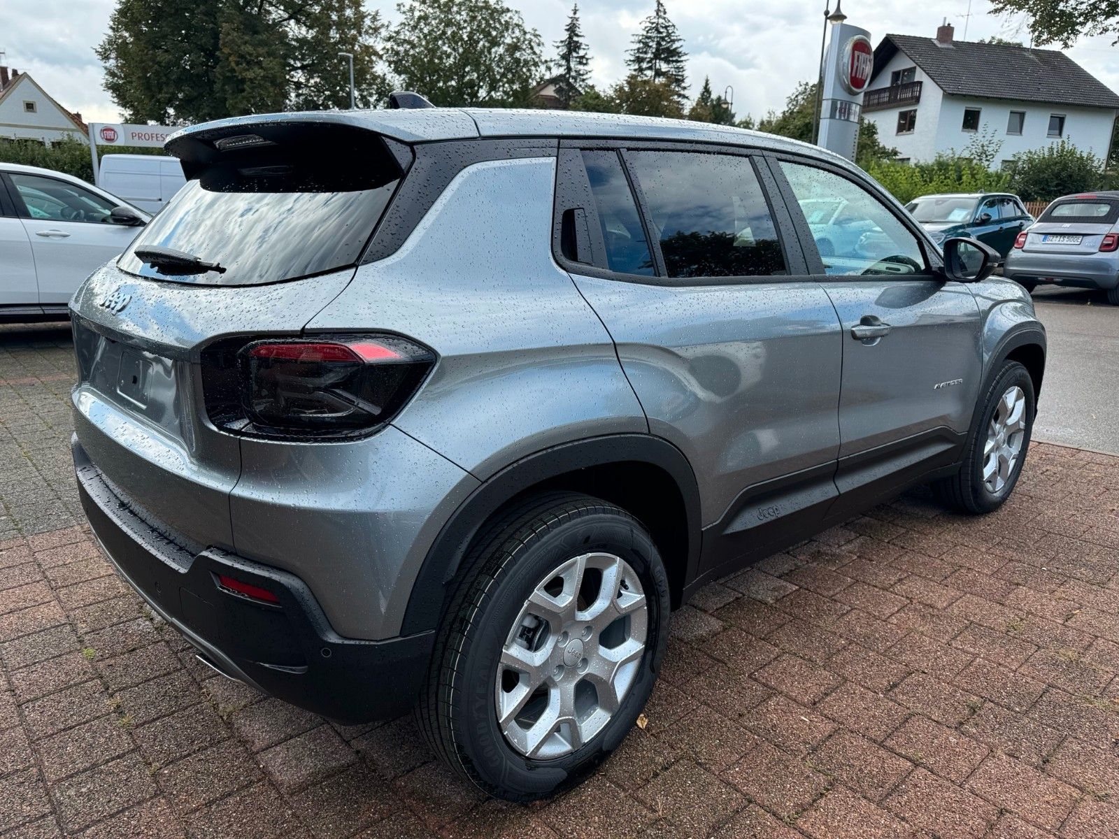 Fahrzeugabbildung Jeep AVENGER BENZINER MY24-LONGITUDE KAMERA SITZHZG.