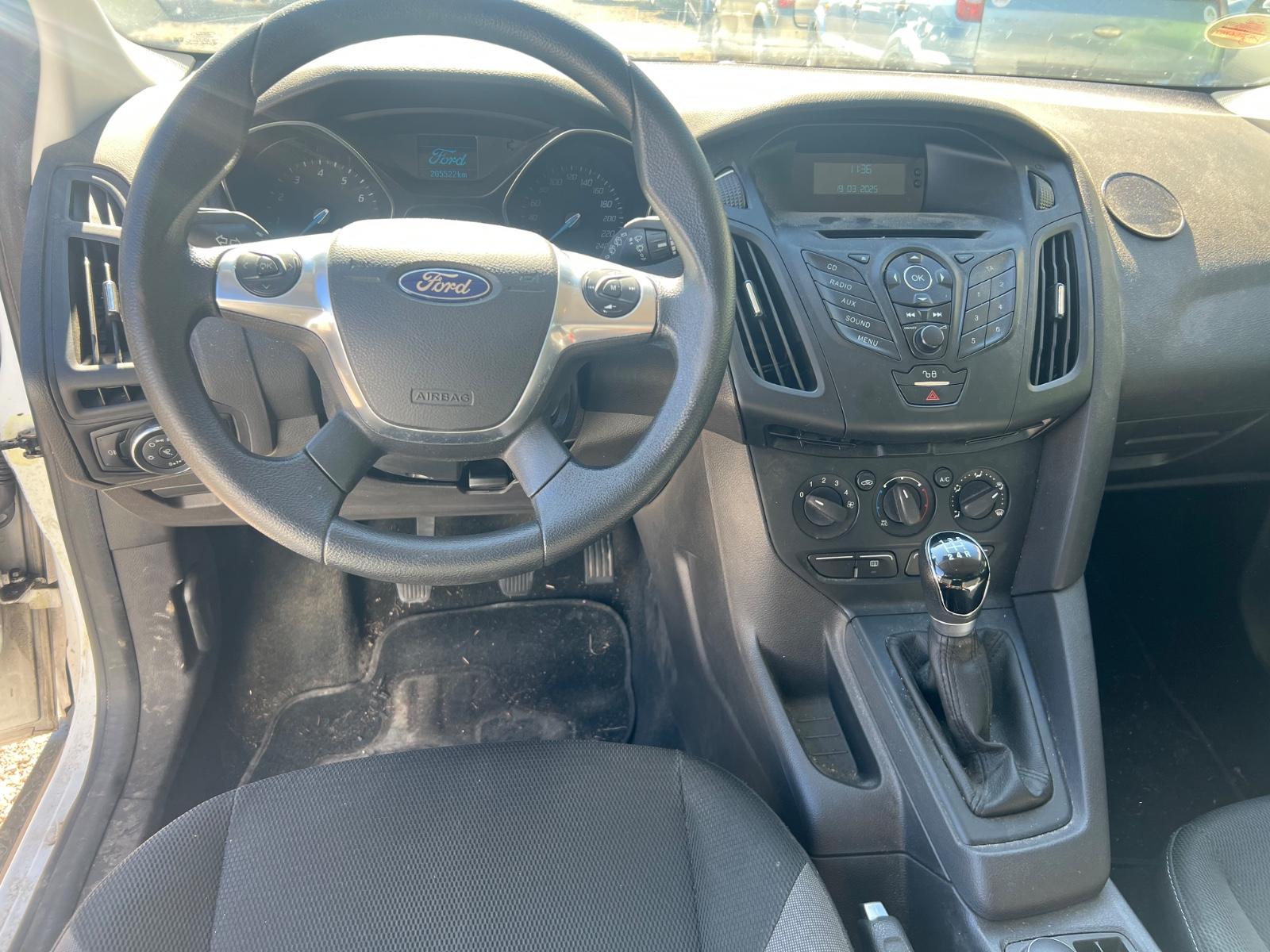Ford Focus 2014 — photo 9