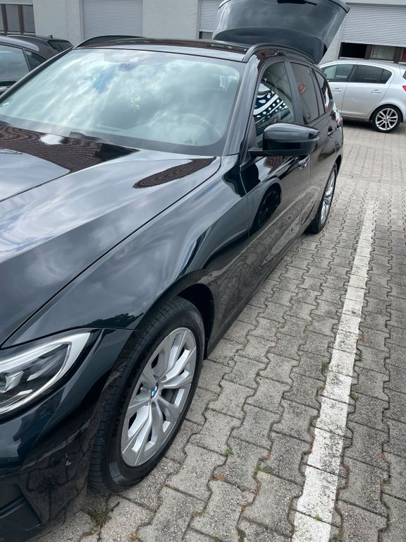 Image of BMW 320