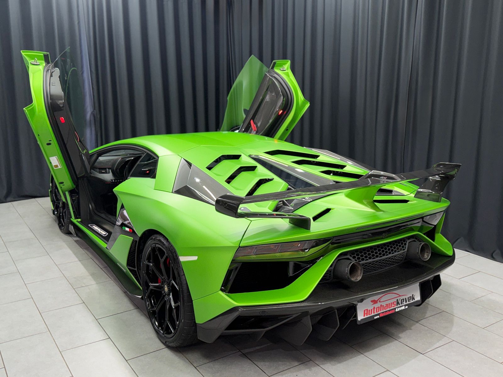 Fahrzeugabbildung Lamborghini Aventador SVJ | FULL CARBON|LIFT|SENSONUM|PPF|