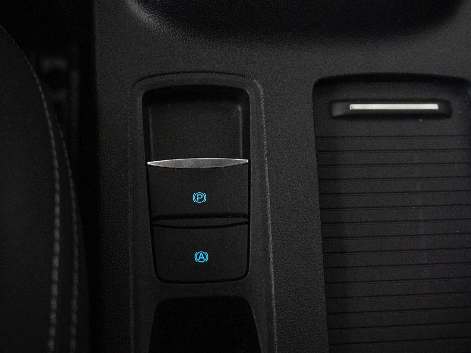 Fahrzeugabbildung Ford Focus Turnier Active WINTER-P/AHK/NAVI/KEYFREE