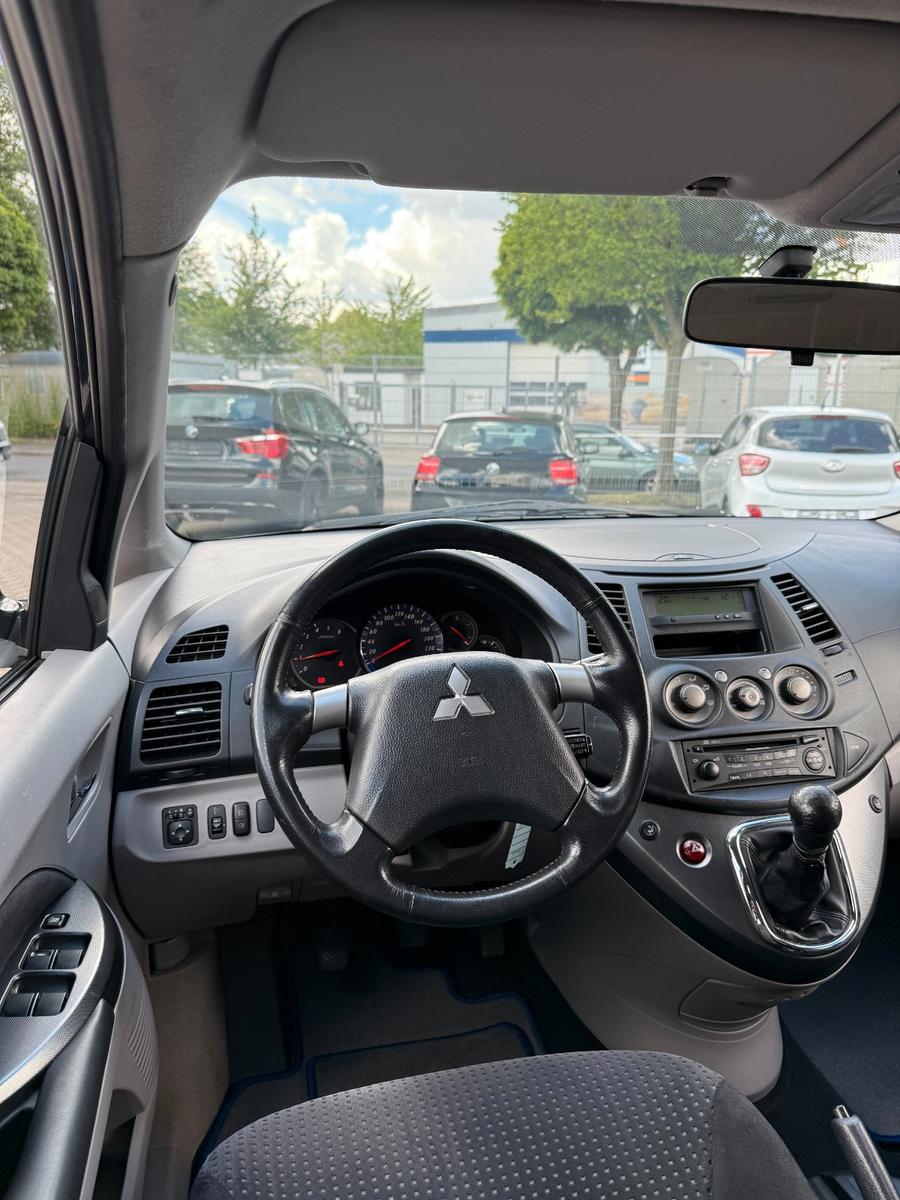 Mitsubishi Grandis 2005 — photo 18