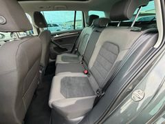 Fahrzeugabbildung Volkswagen Golf VII Variant 1.5 TSI Highline *PANO*R-LINE*