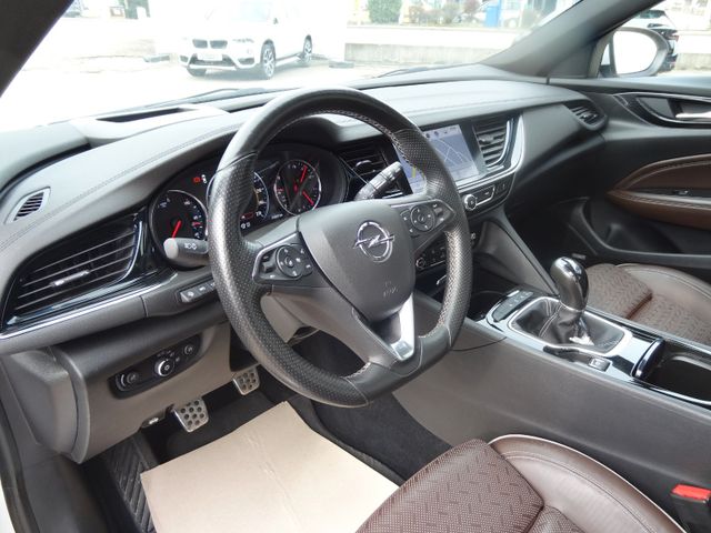 Fahrzeugabbildung Opel Insignia OPC-Line Super Optik/Innovation/OPC/4x4