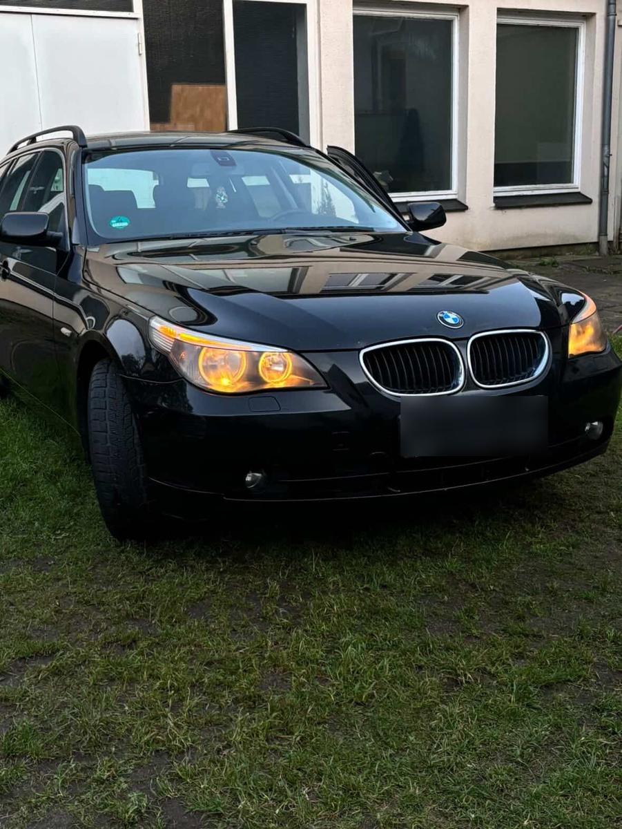 BMW 525 2005 — вигляд ззаду