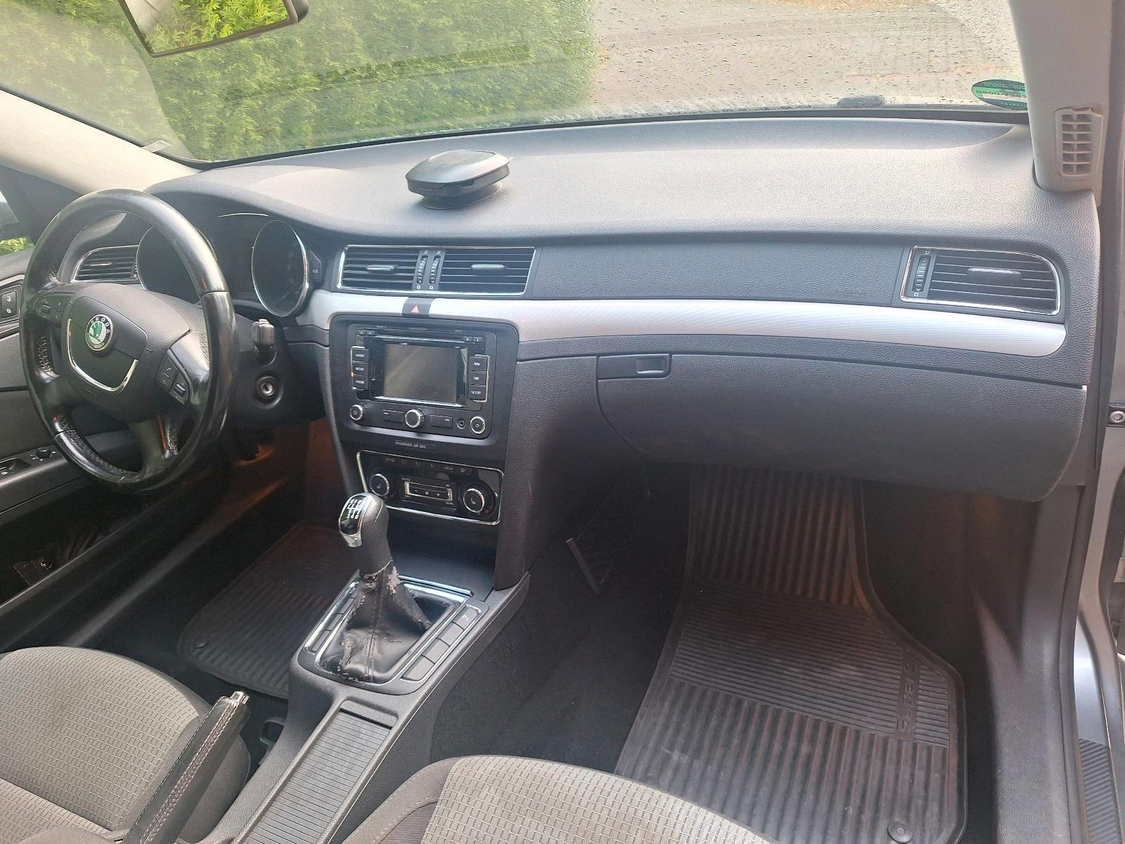 Skoda Superb 2011 — photo 9