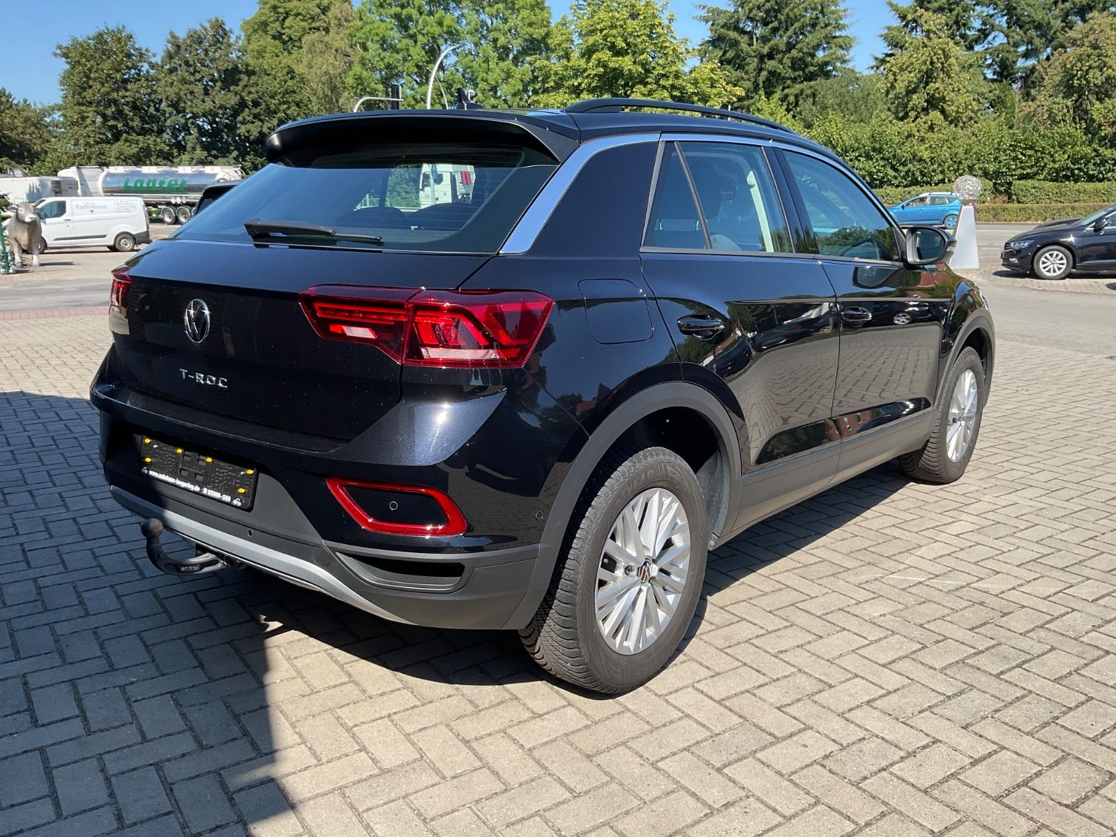 Fahrzeugabbildung Volkswagen T-Roc 1.5 TSI DSG Life,LED,AHK,Navi