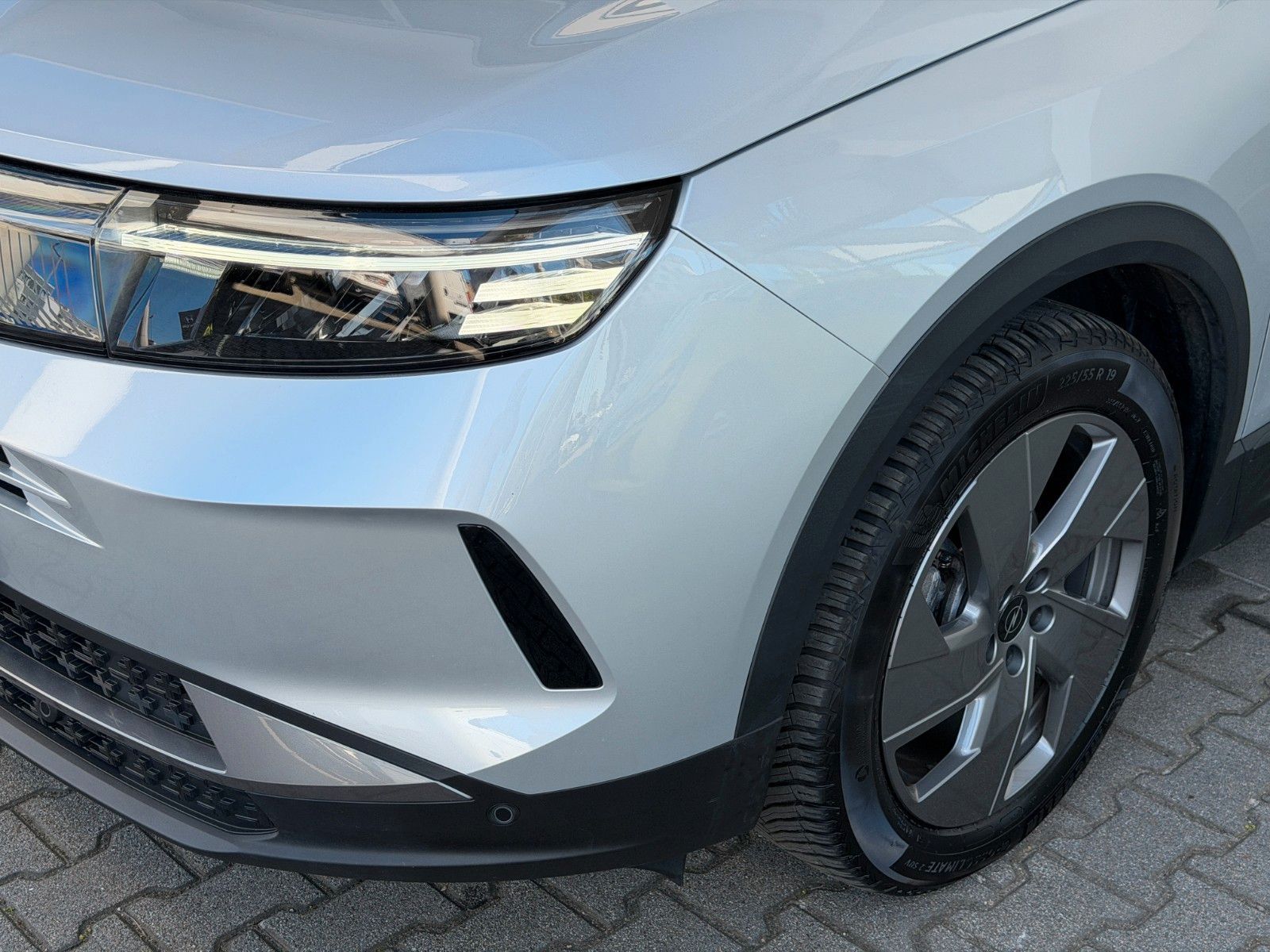 Fahrzeugabbildung Opel Grandland 1.2 48V Mild- W Edition Kamera,LED,SHZ