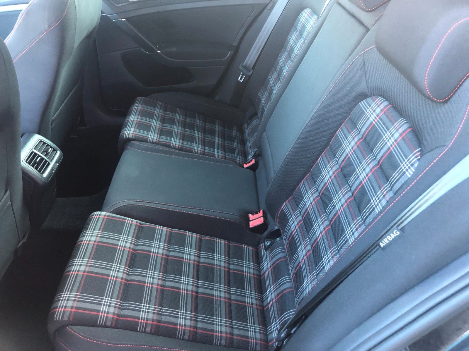 Fahrzeugabbildung Volkswagen Golf VII Lim. GTI Automatik leichter Wildschaden