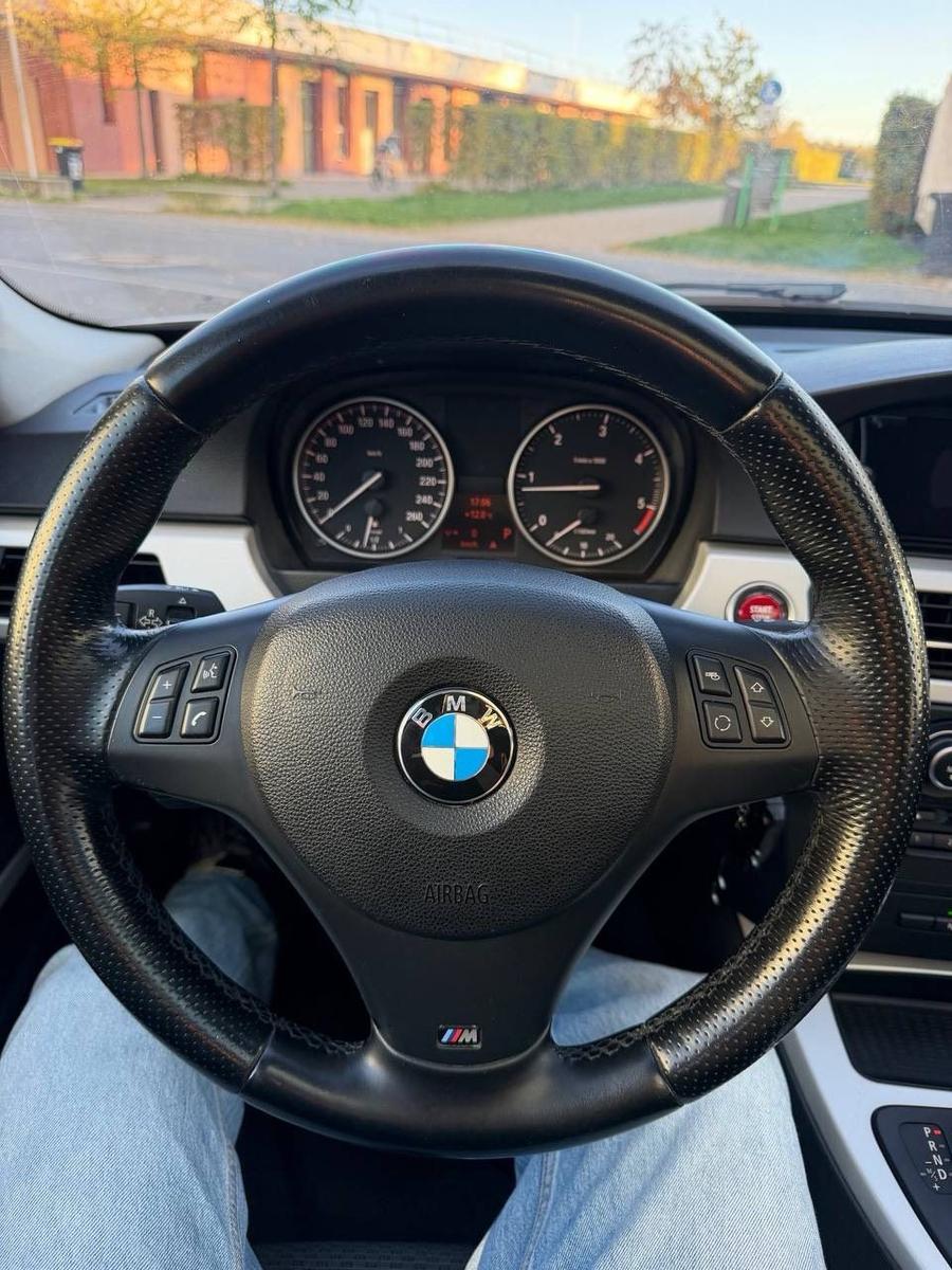BMW 318 2010 — photo 10