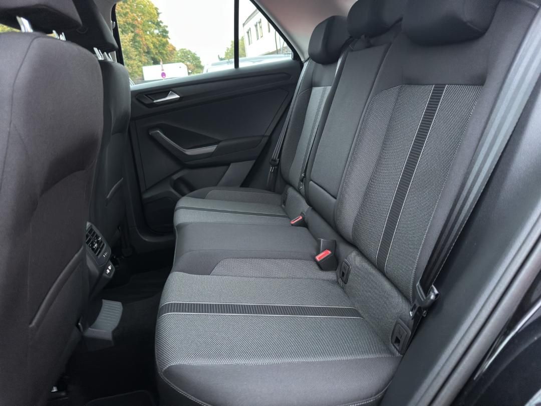 Fahrzeugabbildung Volkswagen T-ROC Life Life,GJR,Climatronic,App Connect,Navi