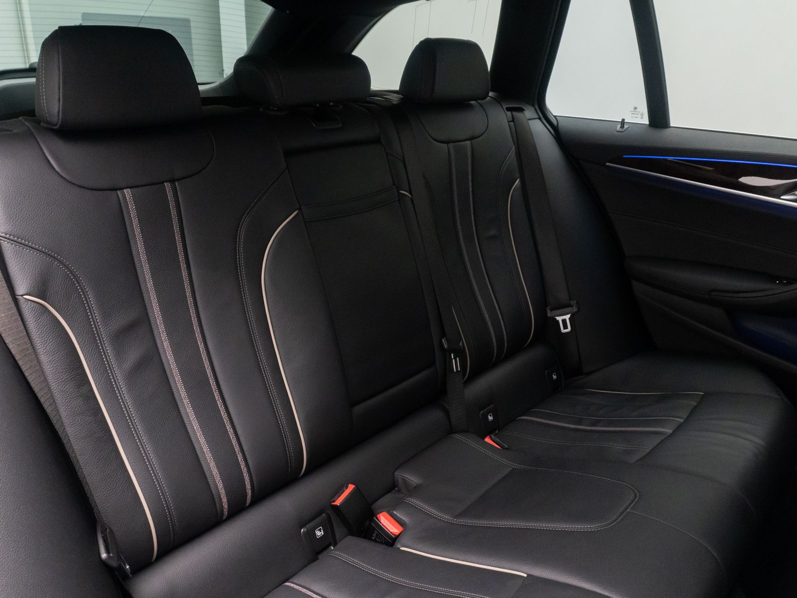 Fahrzeugabbildung BMW 540i xD LuxuryLine HUD Kamera HiFi Alarm Komfort