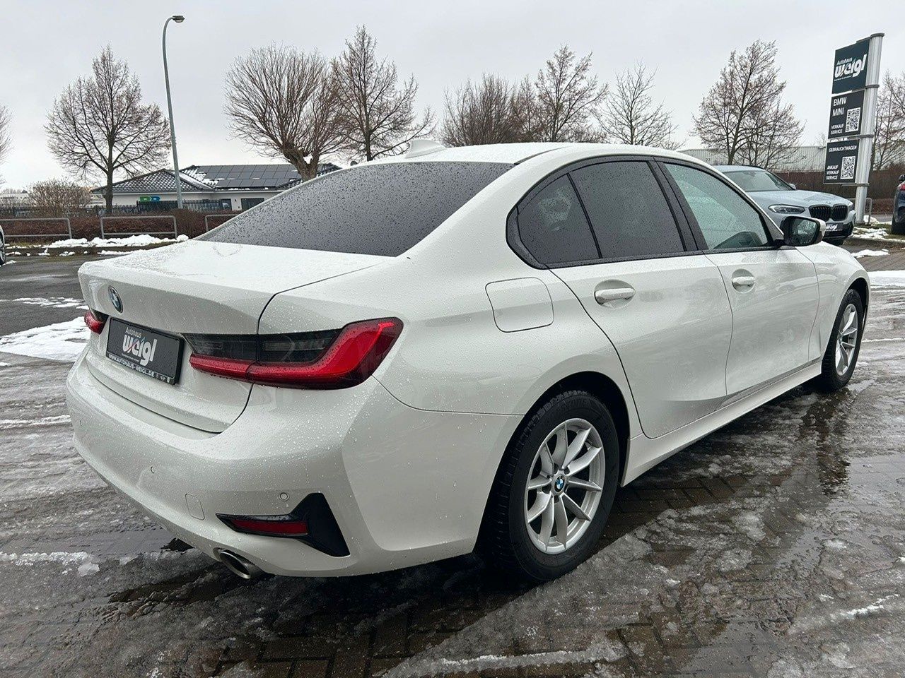 Fahrzeugabbildung BMW 320iA Advantage +Komfortzugang+DrivingAssist.+LM