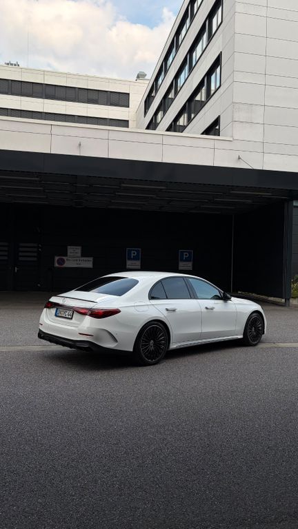 Image of Mercedes-Benz E 200