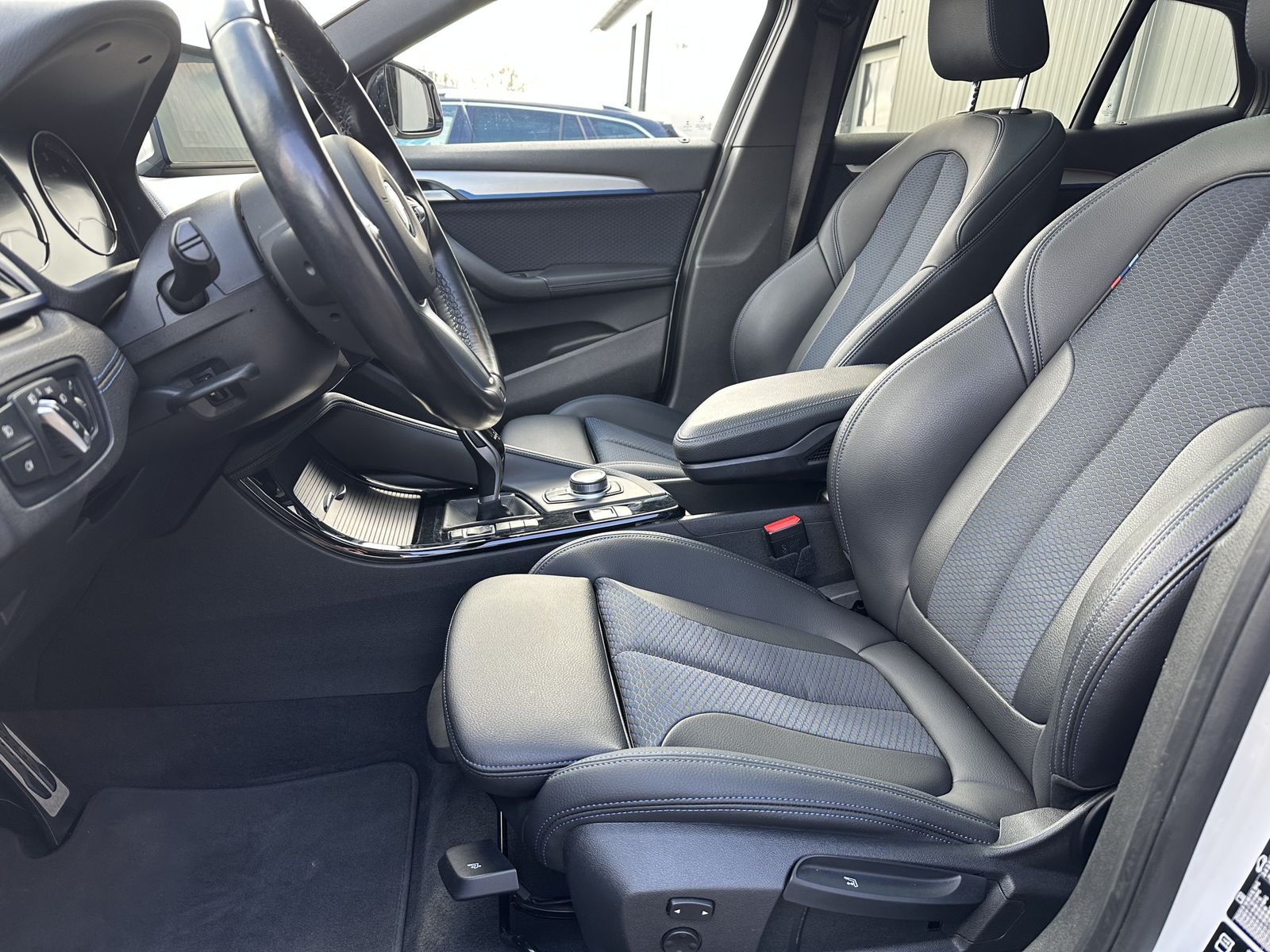 Fahrzeugabbildung BMW X2 xDrive20d M-Sport NAV+LED+AHK+PANO+KAM+19ZOLL