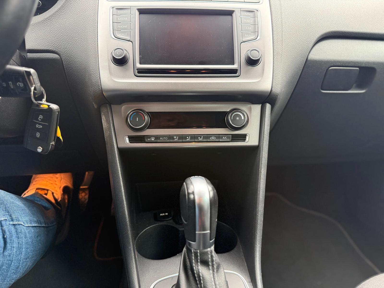 Volkswagen Polo 1,2 Lounge BMT DSG LED Navi SHZ Scheckheft
